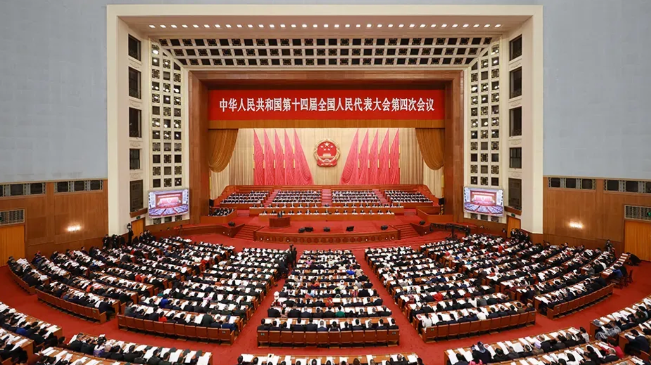 两会背后的十年逻辑